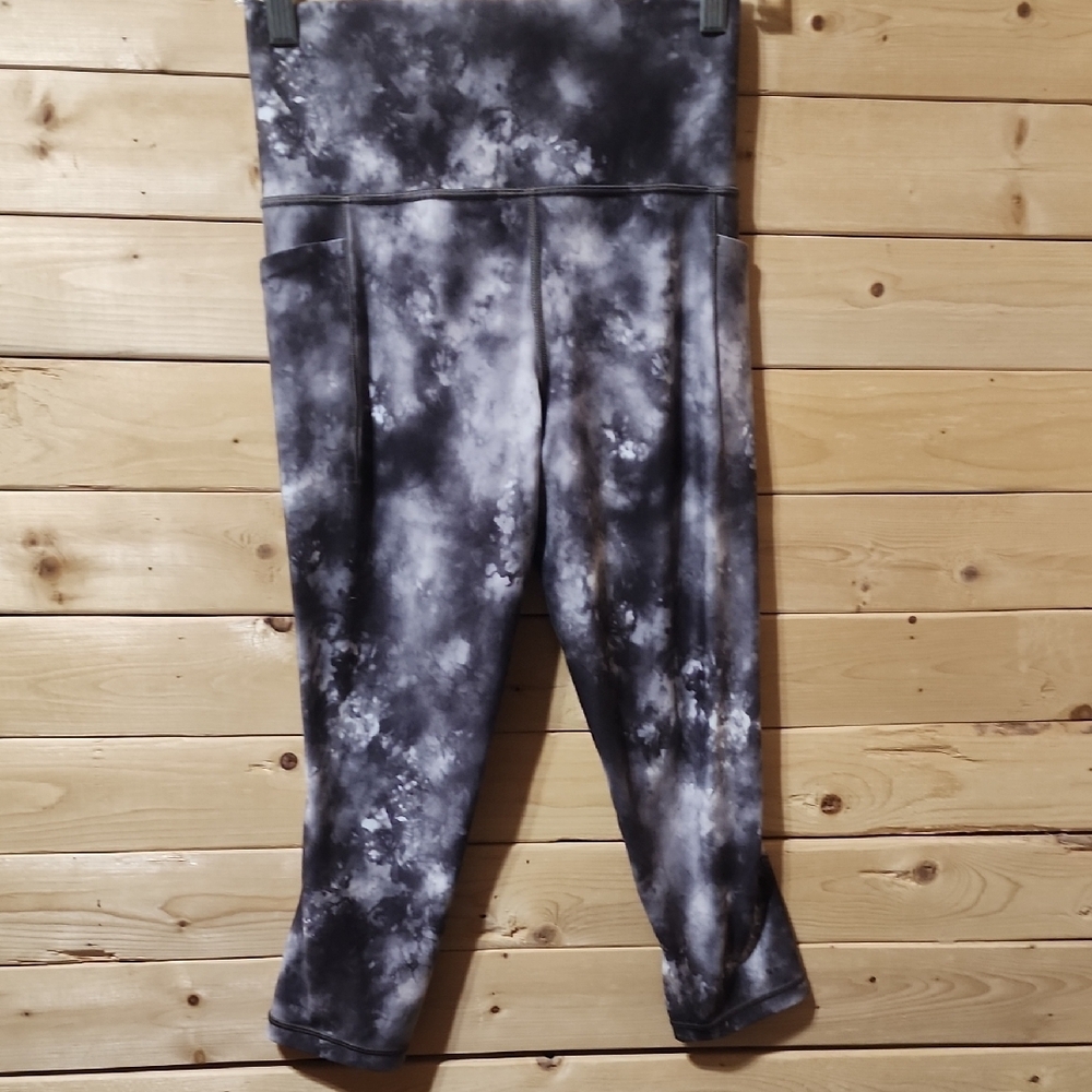Athleta Salutation Capris Size Small